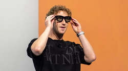 Mark Zuckerberg được nhìn thấy đeo chiếc Greubel Forsey Hand Made 1 trên cổ tay trái (không có hình) trong khi một bài phát biểu hôm 7/1. Ảnh: Getty.