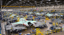 Máy bay chiến đấu F-35 đang được chế tạo tại Lockheed Martin ở Fort Worth, Texas. Ảnh: Reuters.