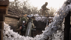 Lực lượng Phòng vệ Lãnh thổ Ukraine sử dụng súng cối 120 mm nhắm vào các vị trí của Nga vào ngày 9/3 tại khu vực Sumy của Ukraine. Ảnh: Getty.