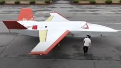 Mẫu UAV tàng hình mới được Tập đoàn Hàng không Vũ trụ Hàn Quốc cho ra mắt. Ảnh: MW.