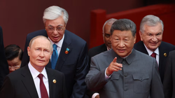 Tổng thống Nga Vladimir Putin, Tổng thống Kazakhstan Kassym-Jomart Tokayev, Chủ tịch Trung Quốc Tập Cận Bình và Tổng thống Uzbekistan Shavkat Mirziyoyev đến dự lễ duyệt binh tại Bắc Kinh, Trung Quốc ngày 3/9. Ảnh: Reuters.