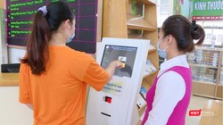 Quầy tra cứu và đăng ký khám bệnh tại Bệnh viện Sản nhi Quảng Ninh.