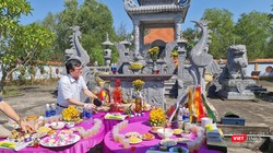 Đại tá AHLĐ Nguyễn Đăng Giáp tại buổi lễ khánh thành bia mộ 32 Liệt sỹ (ảnh: Nguyễn Công Khang)