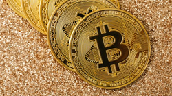 Vàng miếng SJC đồng loạt tăng mức niêm yết 200.000 đồng/lượng trong phiên sáng 10/7. Ảnh minh hoạ.