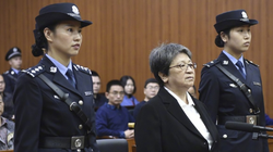 Dương Tú Châu bị đưa ra xét xử.