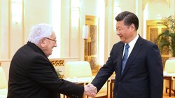 Ông Tập Cận Bình tiếp Kissinger