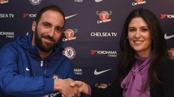 Gonzalo Higuain gia nhập Chelsea theo dạng cho mượn đến hết mùa bóng kèm điều khoản gia hạn thêm 01 năm hoặc mua đứt.