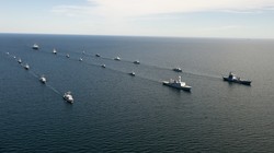 BALTOPS là cuộc tập trận hàng hải tập trung hàng năm ở khu vực Baltic và là một trong những cuộc tập trận lớn nhất ở Bắc Âu, nhằm tăng cường tính linh hoạt và khả năng tương tác giữa các quốc gia đồng minh và đối tác. Trong ảnh Tàu Mount Whitney của Hoa K