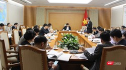 Ông Phương Hoàng Kim, Vụ trưởng Vụ TKNL và Phát triển bền vững, đại diện Bộ Công Thương báo cáo tóm tắt tình hình triển khai các hoạt động sử dụng năng lượng tiết kiệm và hiệu quả trời gian qua, kế hoạch triển khai Chương trình năm 2020 và giai đoạn 2021-