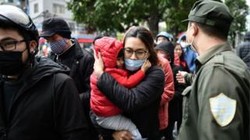 Bố mẹ nên sử dụng ngôn ngữ dễ hiểu khi nói với con về dịch bệnh.