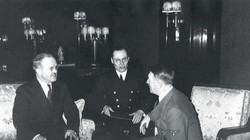 Hitler tiếp Bộ trưởng Ngoại giao Liên Xô Viacheslav Molotov.