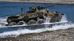 BRT-82AM- xe bọc thép siêu hiện đại của quân đội Nga có thể tác chiến được ở mọi địa hình.
