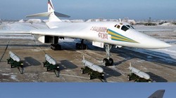 TU-160 (ở trên) có khả năng mang theo 12 tên lửa hành trình tấn công mặt đất tầm siêu xa Kh-55SM. B-1B Lancer (ở dưới) có thể mang theo 24 đạn tấn công ngoài tầm phòng không điểm AGM-158 JASSM.