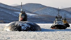 Tàu ngầm nguyên tử đa năng thế hệ 3 Omsk (Dự án 949-A) của Hạm đội Thái Bình Dương quay về cảng sau trực chiến