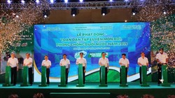 Đại diện lãnh đạo các bộ, ngành tham dự Lễ phát động toàn dân tập luyện môn bơi, phòng chống đuối nước năm 2019. Ảnh: Báo tin tức
