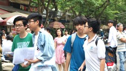 Học sinh ra về. Ảnh: Minh Thúy