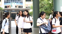 Thí sinh thi tại điểm thi Trường THCS và THPT Nguyễn Tất Thành. Ảnh: Minh Thúy