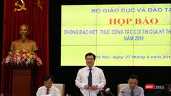 Thứ trưởng Bộ GD&ĐT phát biểu tại buổi họp báo. Ảnh: Minh Thúy.