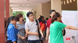 Học sinh trong ngày nhập học. Ảnh: Minh Thúy