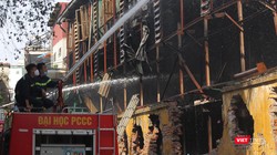 Chữa cháy tại kho nhà máy bóng đèn phích nước Rạng Đông