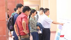 Phụ huynh học sinh. Ảnh: Minh Thúy