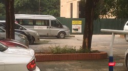 Xe chở học sinh tại bãi đỗ xe của ký túc xá Học viện Báo chí và Tuyên truyền. Ảnh: Minh Thúy