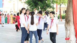 Học sinh tromg ngày khai giảng đầu năm học mới. Ảnh: Minh Thúy. 