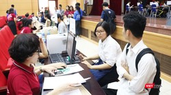 Sinh viên làm thủ tục nhập học tại Trường Đại học Y Hà Nội 
