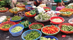 Rau củ được bày bán tại chợ 