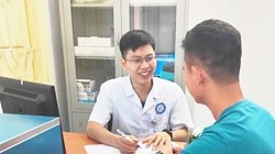 Bác sĩ khám, tư vấn cho bệnh nhân 