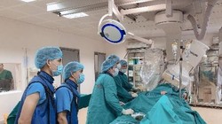 Kíp can thiệp cấp cứu. Ảnh: Bệnh viện Đa khoa Đức Giang