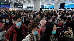 Hành khách tại sân bay ở Trung Quốc. Ảnh: The Straitimes