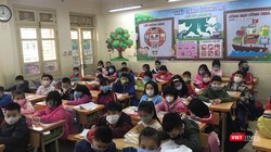 Học sinh tiểu học đeo khẩu trang để phòng bệnh. Ảnh: Lê Mai