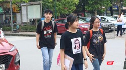 Sinh viên đến trường. Ảnh: Minh Thúy 