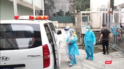 Bé gái 3 tháng tuổi mắc COVID-19 khỏe mạnh xuất viện về nhà. Ảnh: Minh Thúy 