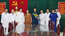 Bệnh viện Trung ương Quân đội 108 chúc mừng bệnh nhân ra viện. Ảnh: BVCC