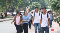 Sinh viên trong ngày nhập học. Ảnh: Minh Thúy 