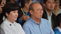 Ông Park Hang Seo và vợ. Ảnh: Lê Minh 