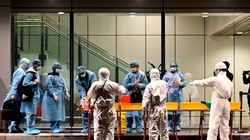 Hành khách nhập cảnh tại sân bay. Ảnh: The Straits Times