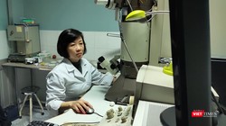 Nghiên cứu virus Corona trong phòng thí nghiệm của Viện Vệ sinh Dịch tễ Trung ương. Ảnh: Minh Thúy
