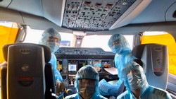 Phi công được trang bị để phòng dịch COVID-19. Ảnh: Internet