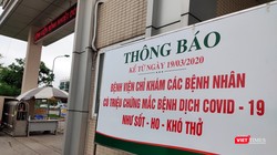 Thông báo khám bệnh cho bệnh nhân tại Bệnh viện Bệnh Nhiệt đới Trung ương (ảnh: Minh Thúy)