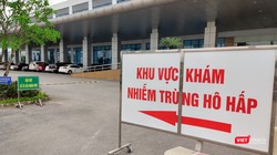 Khu vực khám nhiễm trùng hô hấp tại Bệnh viện Bệnh Nhiệt đới Trung ương. Ảnh: Minh Thúy 