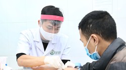 Người dân đến hiến máu tại Bệnh viện Hữu nghị Việt Đức. Ảnh: BVCC