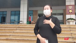 Nữ điều dưỡng Phòng khám ngoại trú HIV ở Bệnh viện Bạch Mai tâm sự trong ngày được công bố khỏi bệnh. Ảnh: Minh Thúy 