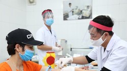 Người dân hiến máu tại Bệnh viện Hữu nghị Việt Đức. Ảnh: BVCC