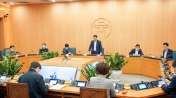 Họp Ban Chỉ đạo phòng, chống dịch COVID-19 tại UBND TP. Hà Nội sáng nay (13/4). Ảnh: UBND TP. Hà Nội. 