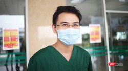 BS. Phạm Văn Phúc – Khoa Hồi sức tích cực, Bệnh viện Bệnh Nhiệt đới Trung ương cơ sở 2. Ảnh: Minh Thúy 