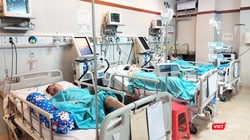 Mỗi ngày có hơn 30 bệnh nhân là người cao tuổi vào viện trong tình trạng cấp cứu. Ảnh: Minh Thúy 