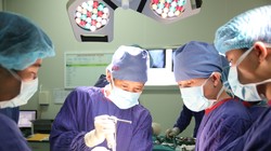 Kíp phẫu thuật cho bệnh nhân (Ảnh: BVCC) 